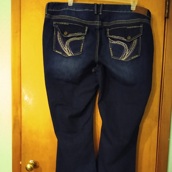 Ariya Denim - Ariya jeans. Size 24. Boot cut.